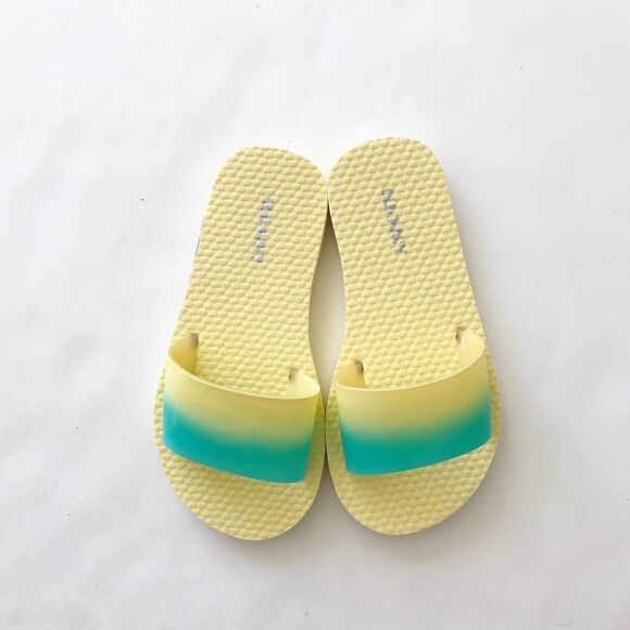 Old navy yellow pool slides EUC  size 12-13 - Picture 1 of 7